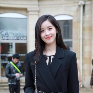 宋慧乔王丽坤看秀比美两不误 素颜女神你看好谁？