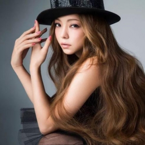 糖果妆吃土唇 安室奈美惠就是行走的彩妆潮流