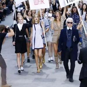 Karl Lagerfeld逝世，传奇一生回顾